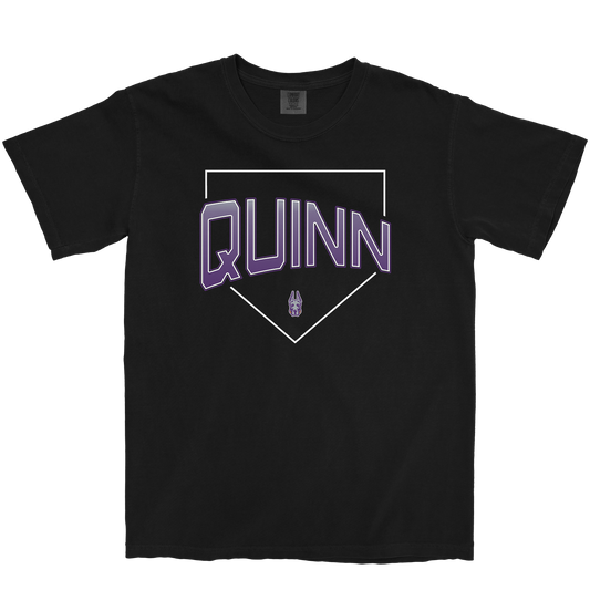 TAYLOR QUINN 'PLATE' BLACK TEE